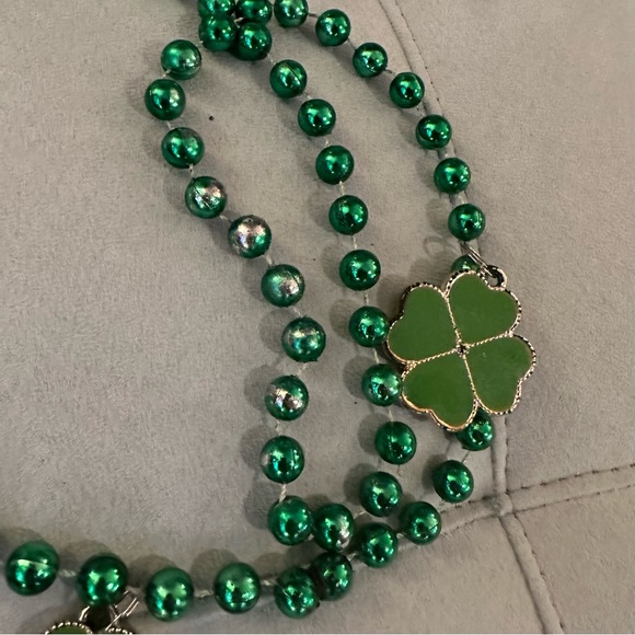 🎁 Bundle 4 Free! St. Patrick’s Day Themed Mardi Gras Beads Bundle - Picture 4 of 6